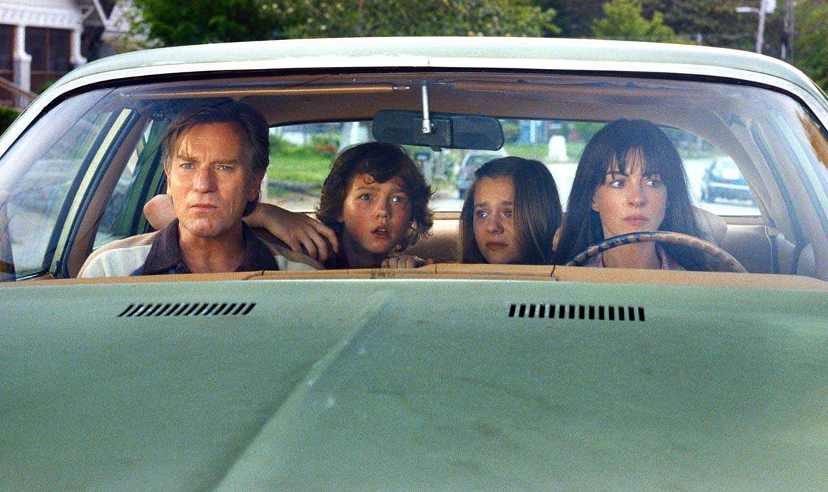 La bande-annonce de La Fin d’Oak Street est sortie avec des gros dinos !